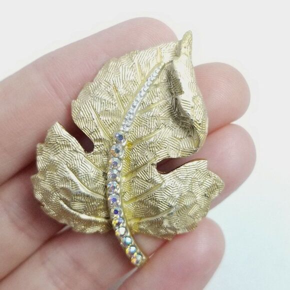 Vintage Gold Tone Leaf Brooch with Rhinestone Stem, Retro Sparkle, Estate - Picture 6 of 7